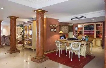 Le Club De Cavaliere And Hotel